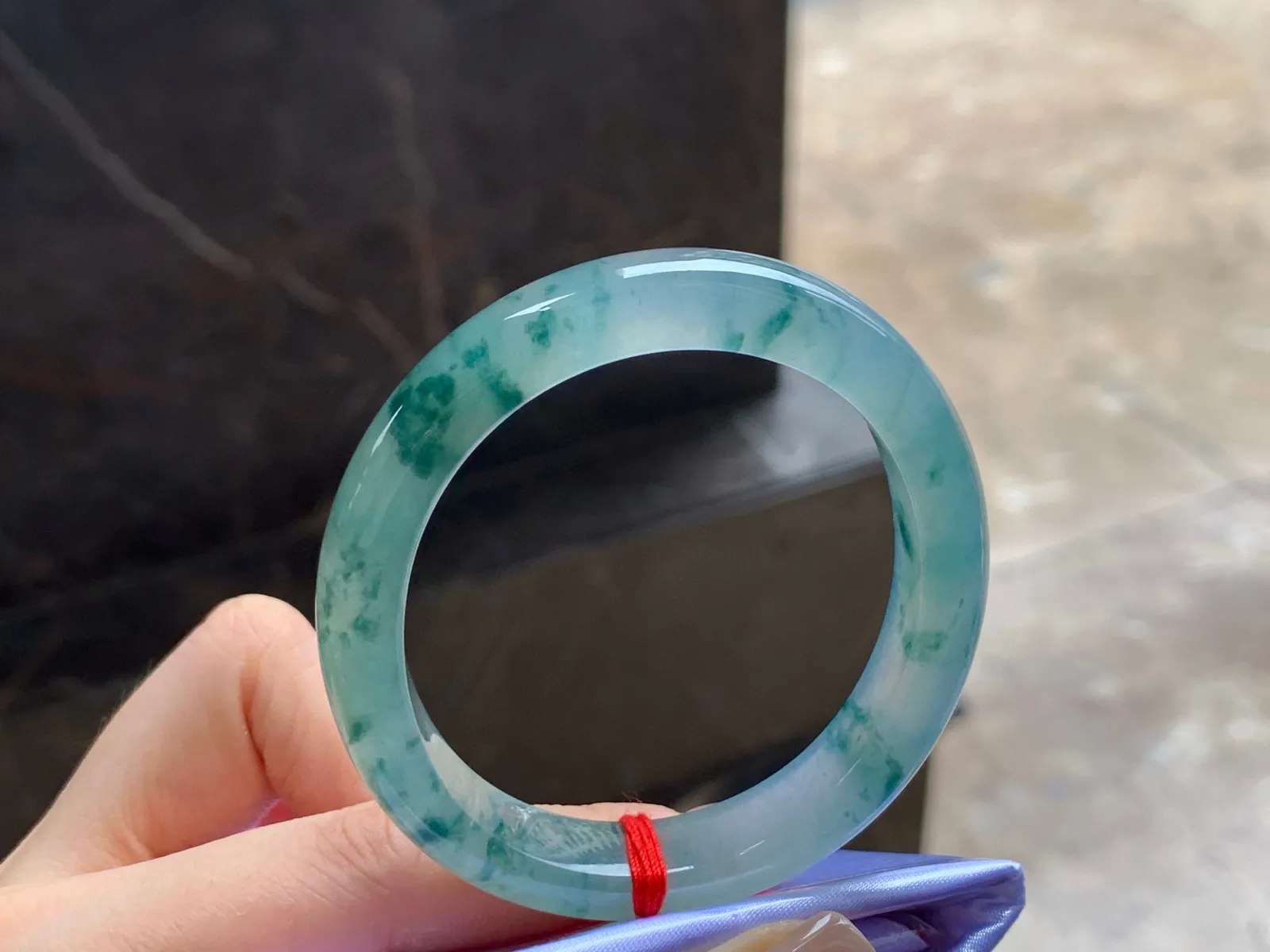 冰种飘花贵妃镯
种好53/9.5/7mm