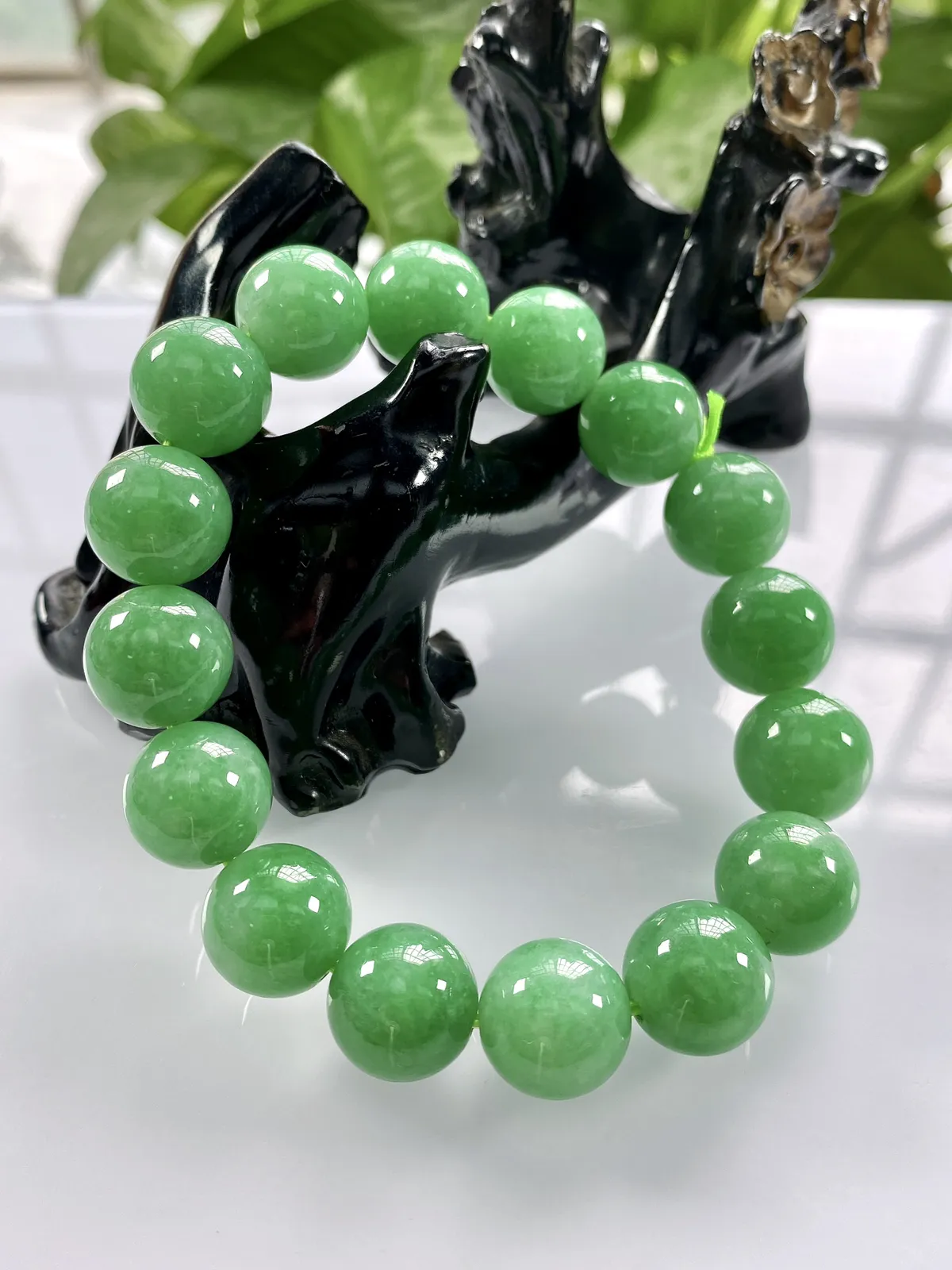 缅甸天然翡翠A货，卡13冰润满绿豆阳绿圆珠手串手链，尺寸：13mm/16颗，重量：60.65g