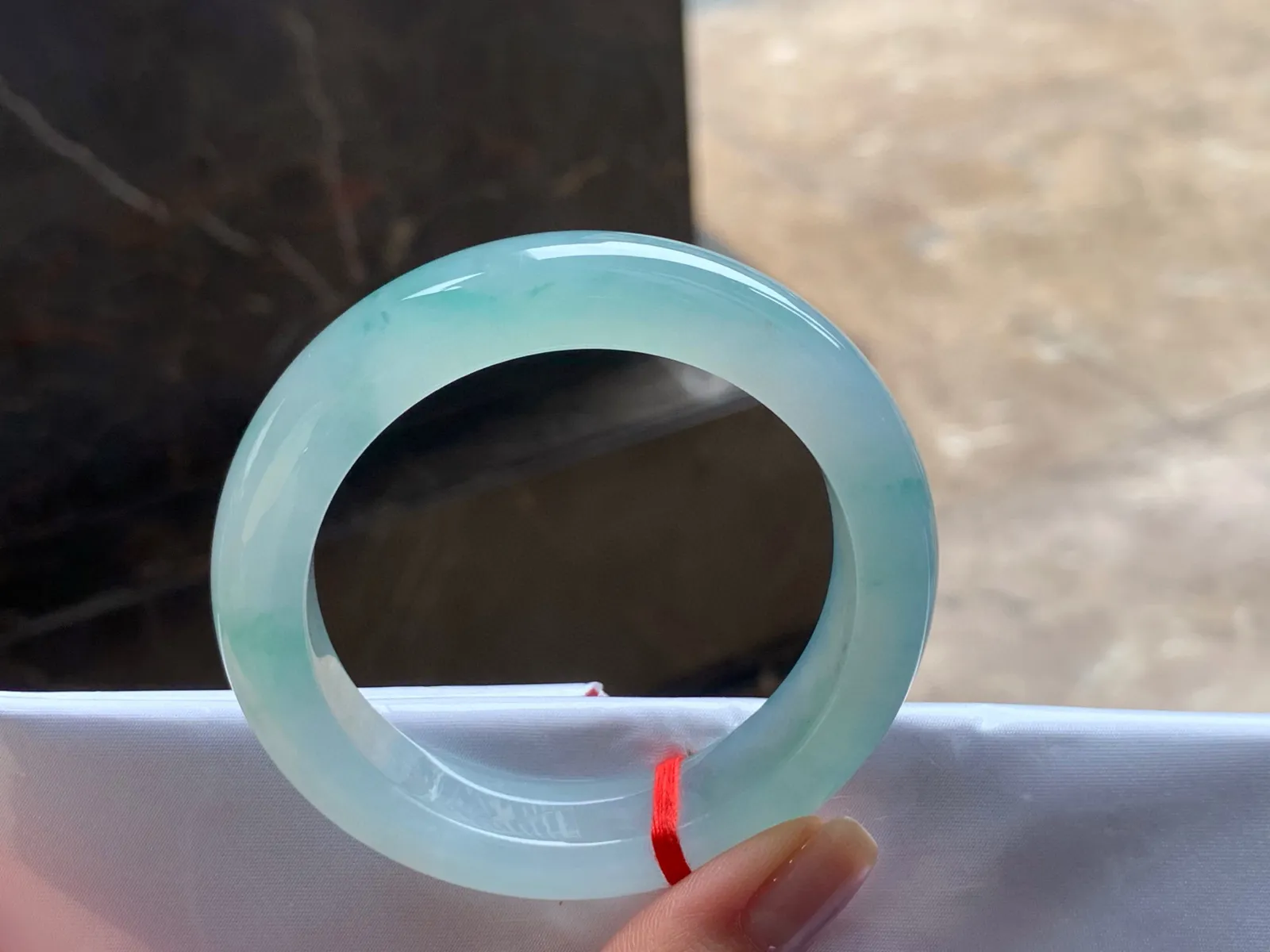 冰种飘花手镯
清爽52.7/12.7/9.7mm
