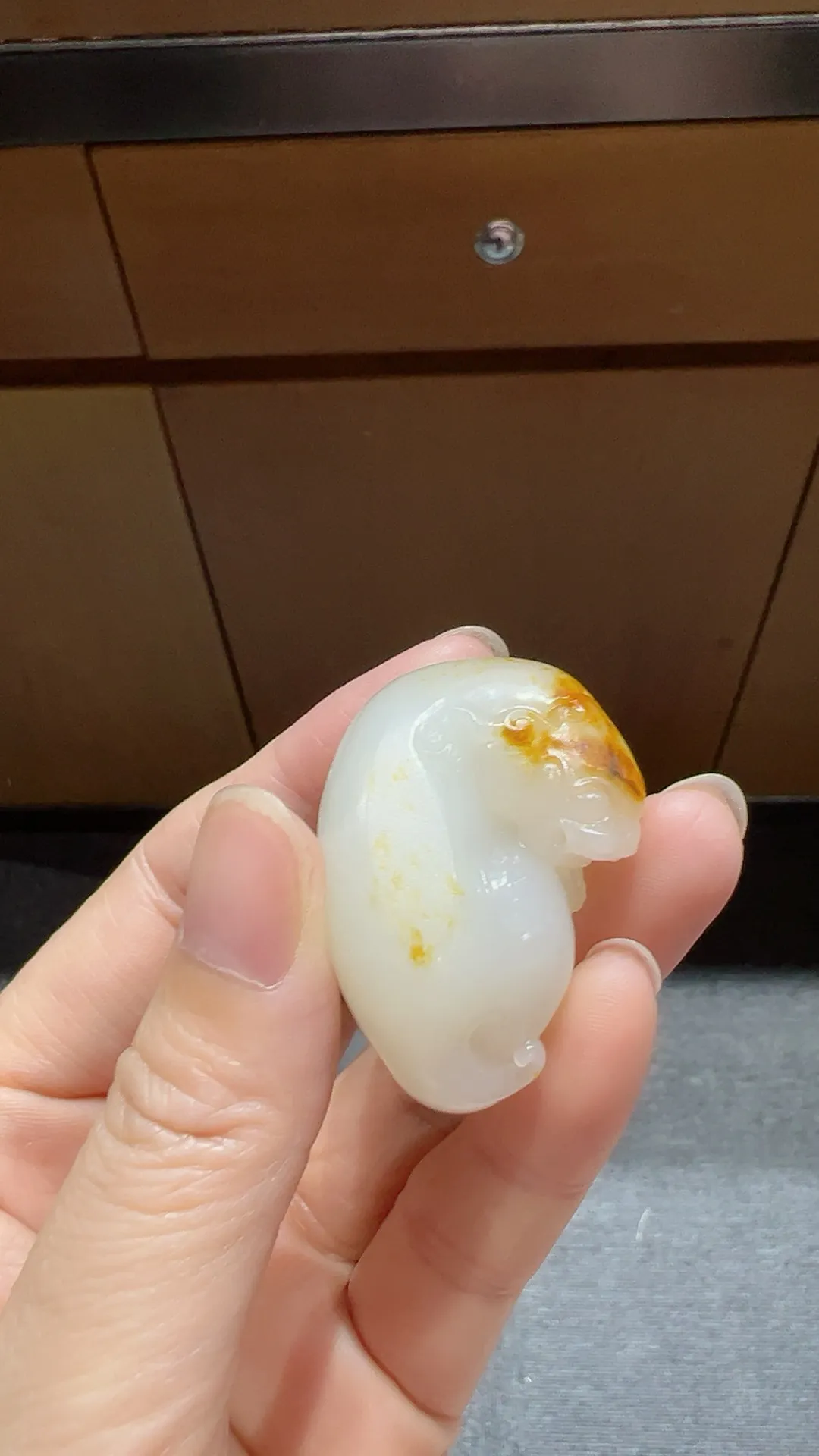 籽料｜黄皮白肉｜貔貅

重34.8克 尺寸41.5*25.5*25.7m m