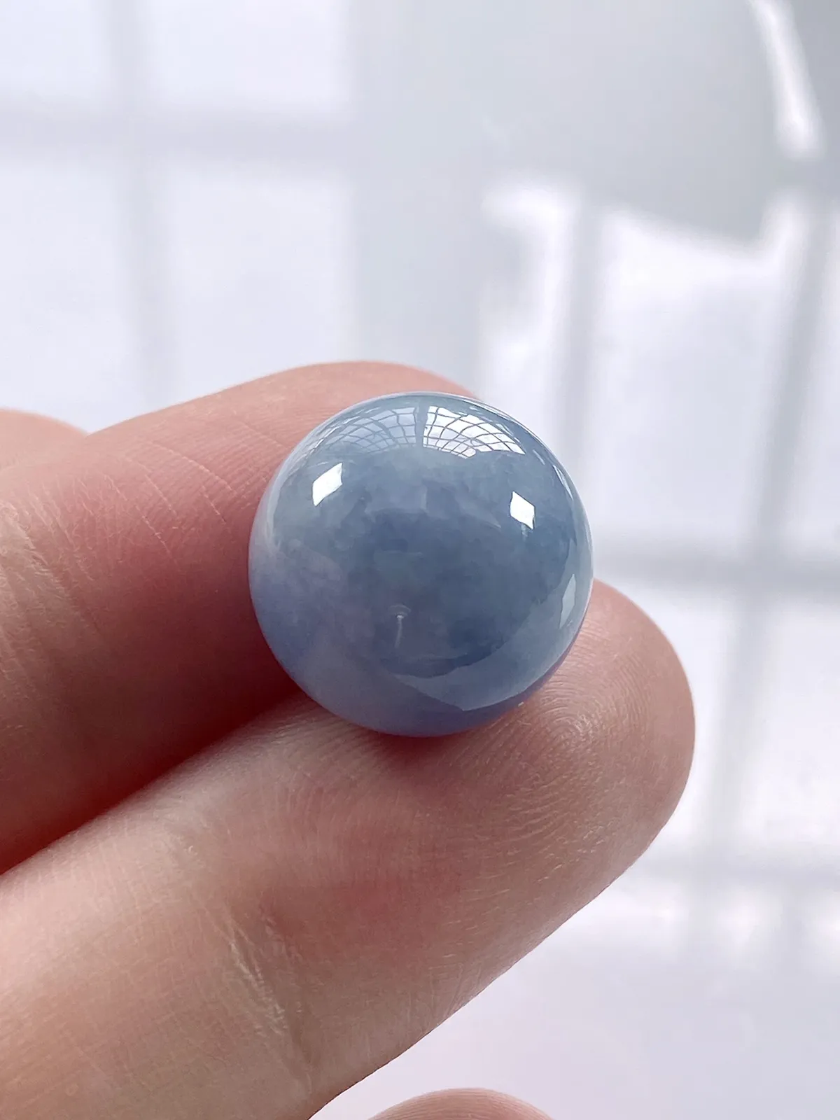 缅甸天然翡翠A货，大卡15.6冰润紫罗兰大圆珠单珠一颗，尺寸：15.6mm/1颗，重量：6.73g，没打孔。