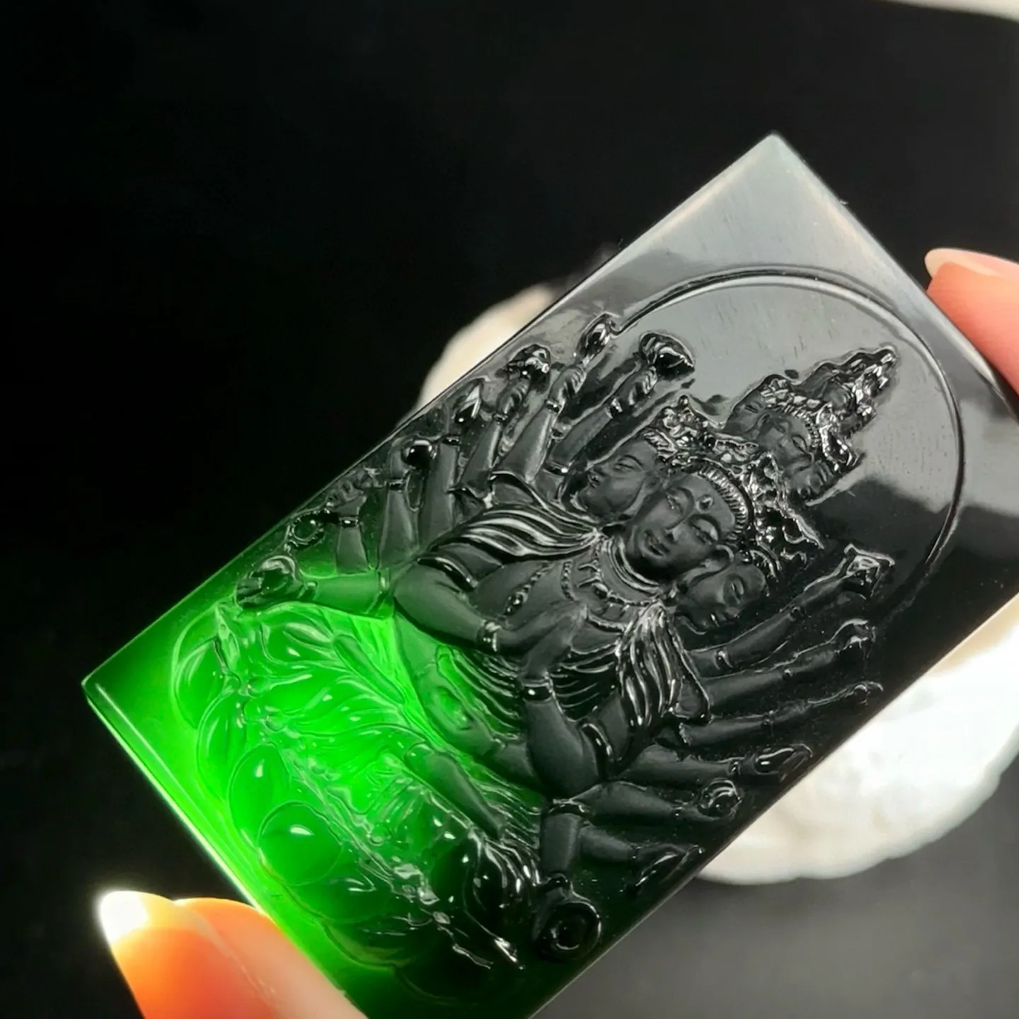 精品墨翠千手观音 种好色正 黑度极好 打灯通透 油性十足 尺寸60.4