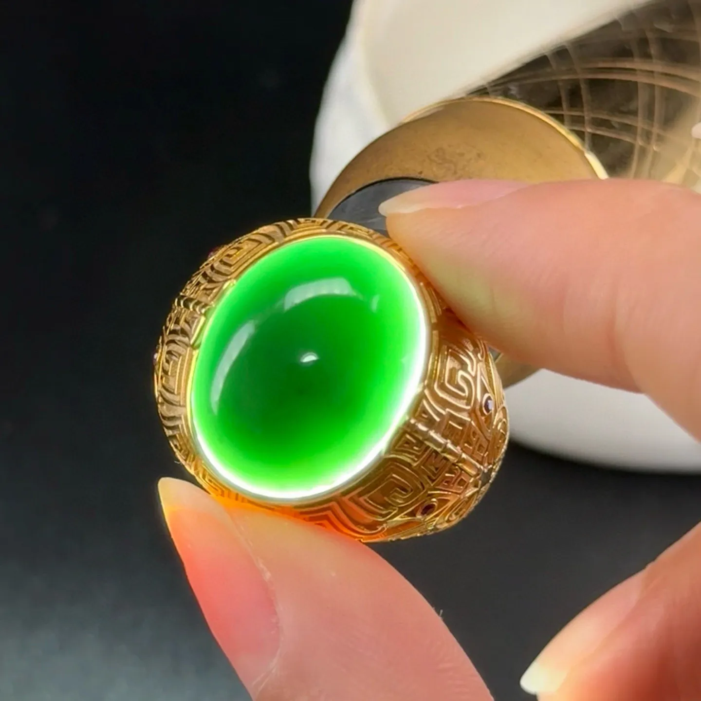 精品18k墨翠蛋面男戒 种好色正 黑度极好 打灯通透 油性十足 尺寸17.6