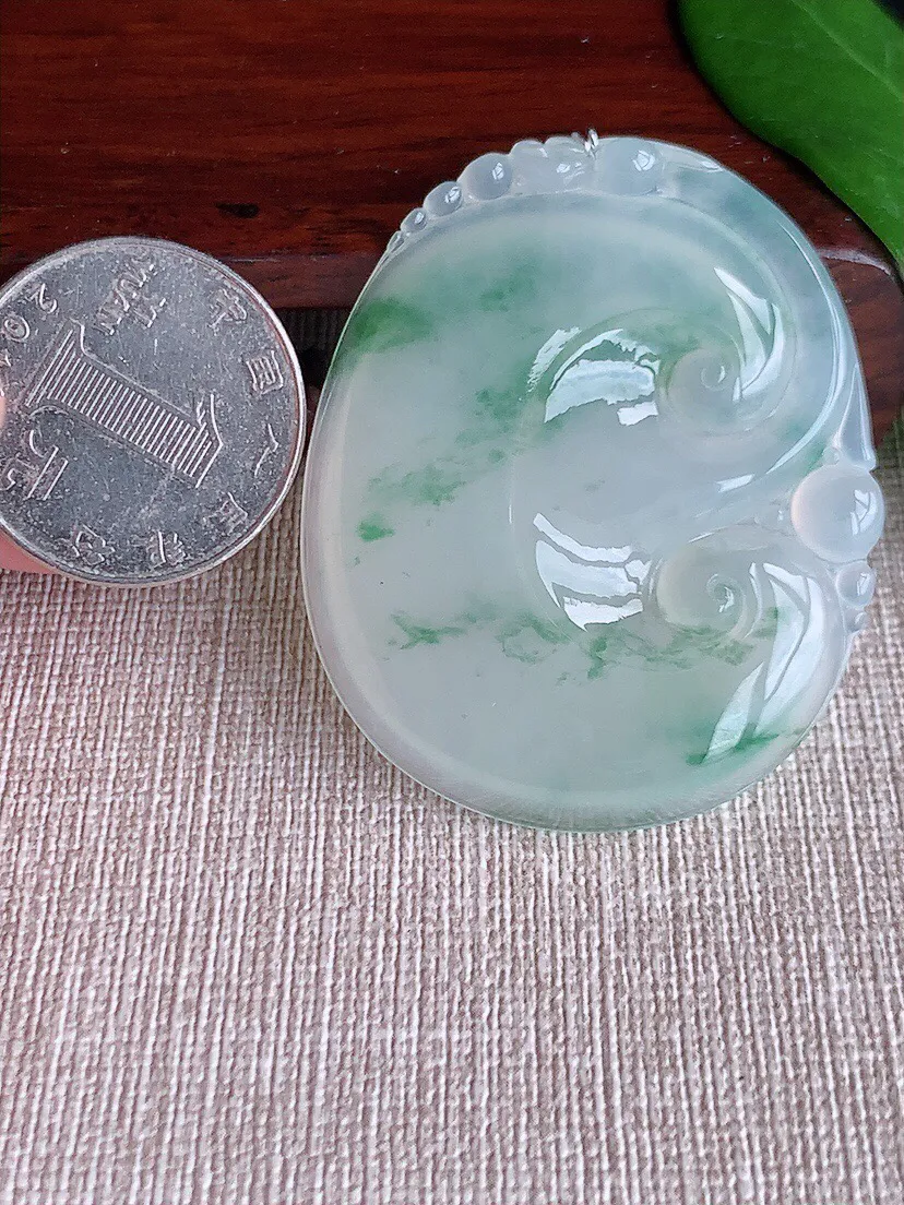 a货翡翠老坑冰种飘花大如意吊坠 尺寸49×40.7×5.4mm 重量21.00g 0702
