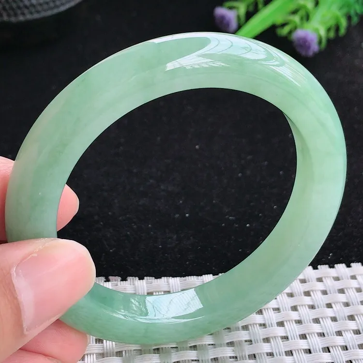 自然光54/10.2/9.1老坑冰胶水灵冰晴满绿手镯翡翠玉镯收藏美人镯