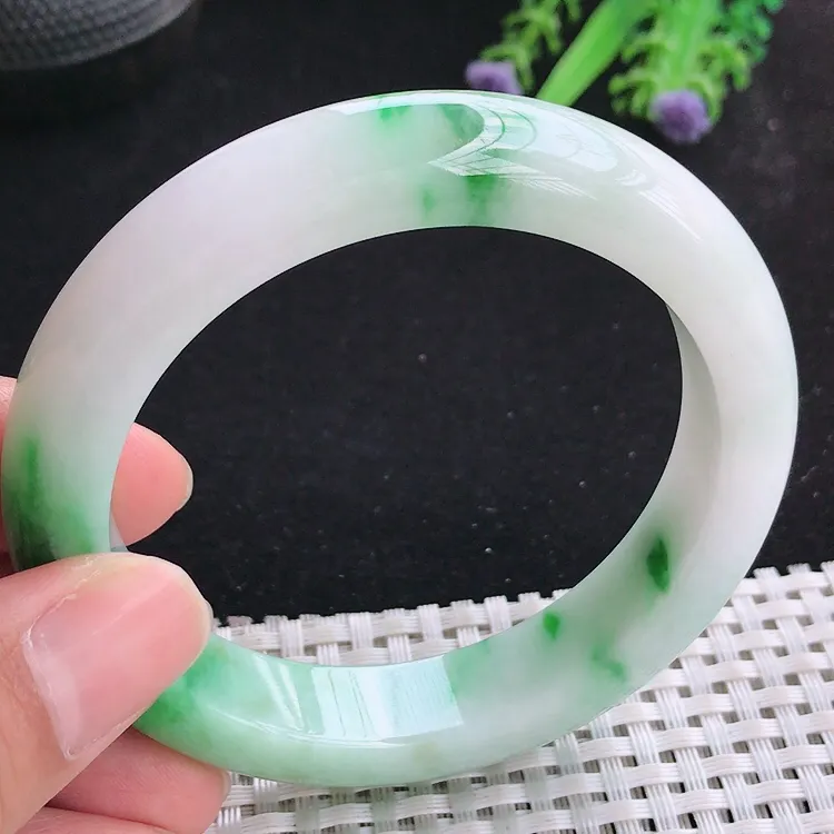 自然光58.5/13/9.4老坑精美温润飘阳绿手镯翡翠玉镯收藏美人镯