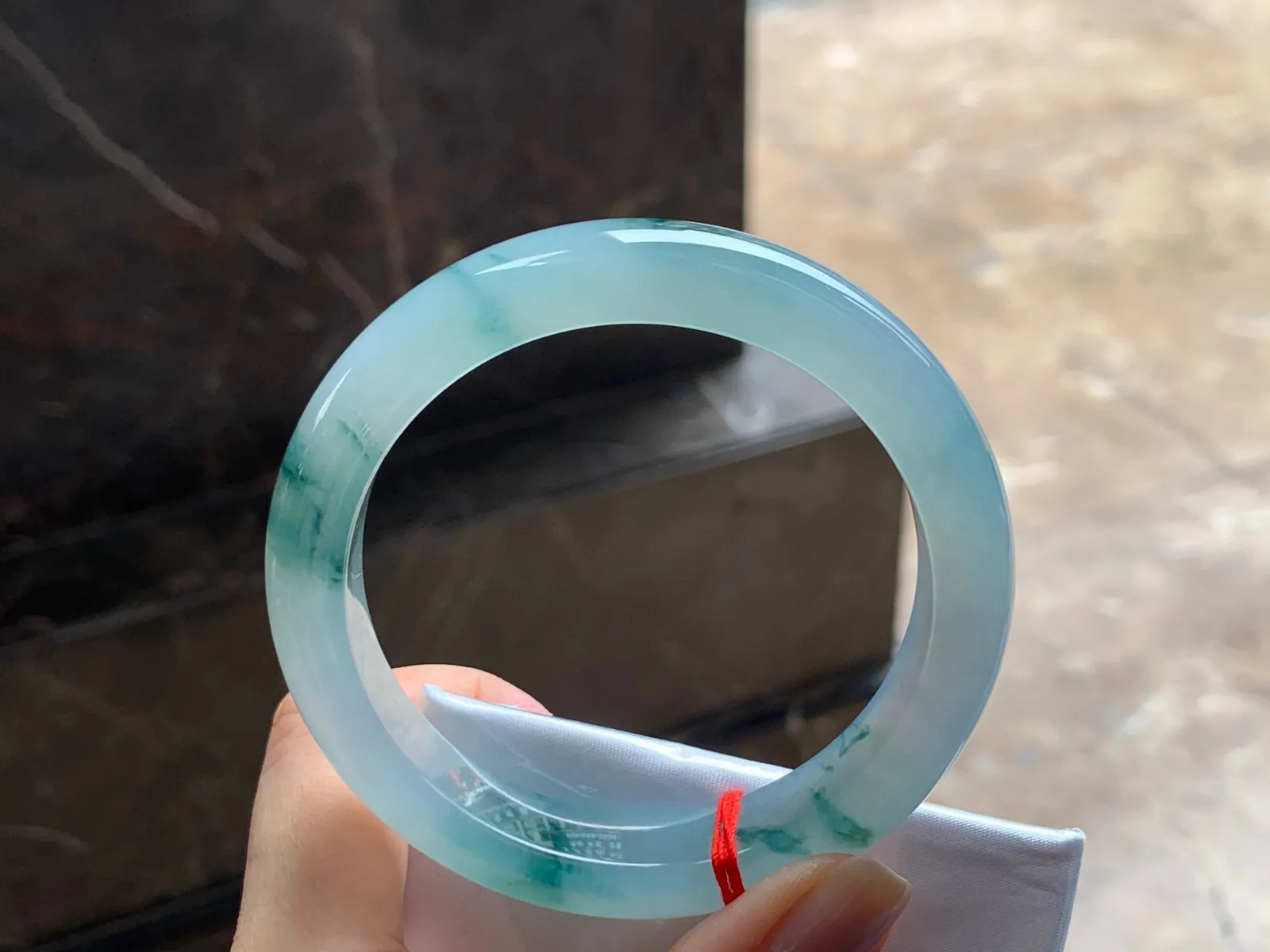 冰飘花手镯
水润 57.5/12.5/9mm
