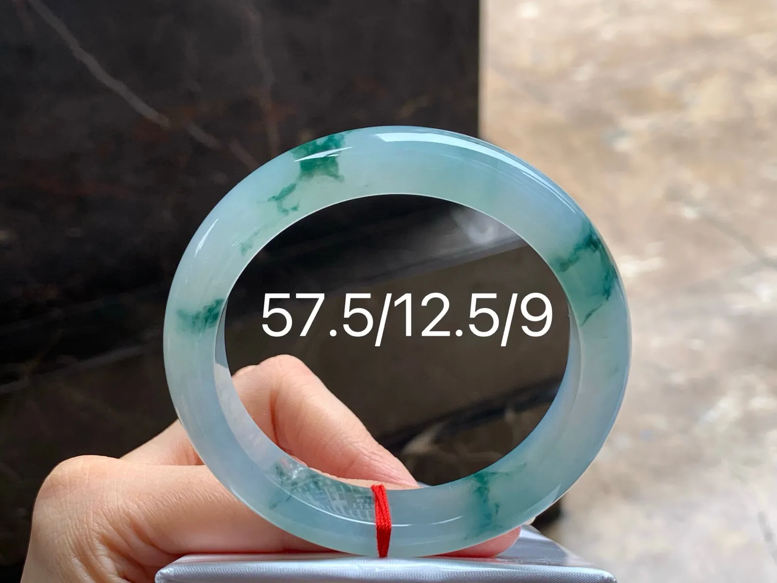 冰飘花手镯
水润 57.5/12.5/9mm