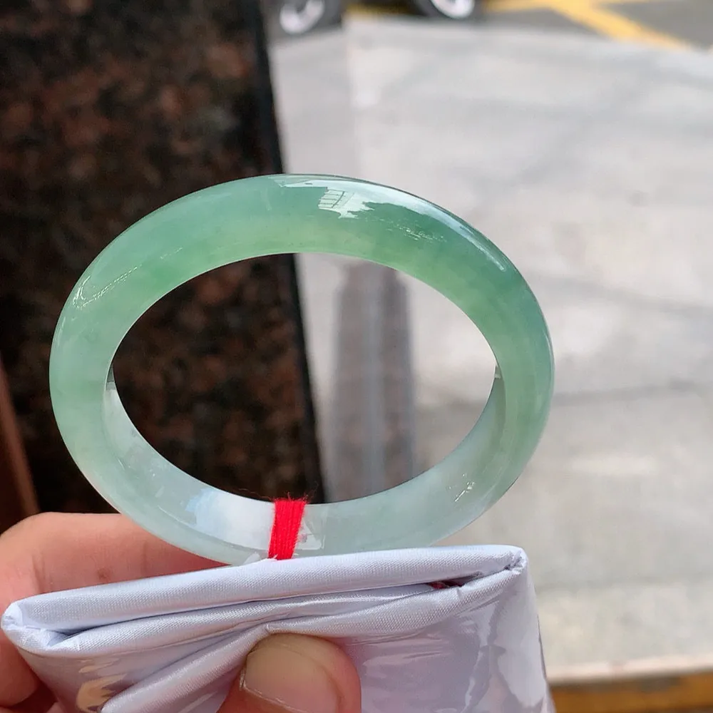 正圈高冰油绿 无瑕 尺寸:54.1/10.4/7.4 种色兼备
