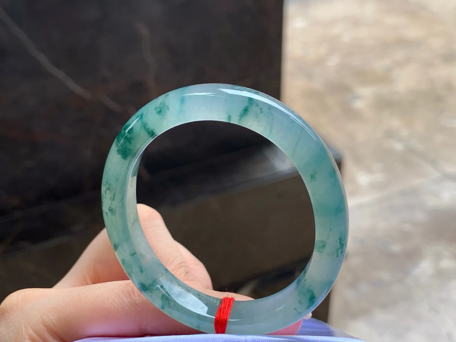 冰种飘花贵妃镯
种好53/9.5/7mm