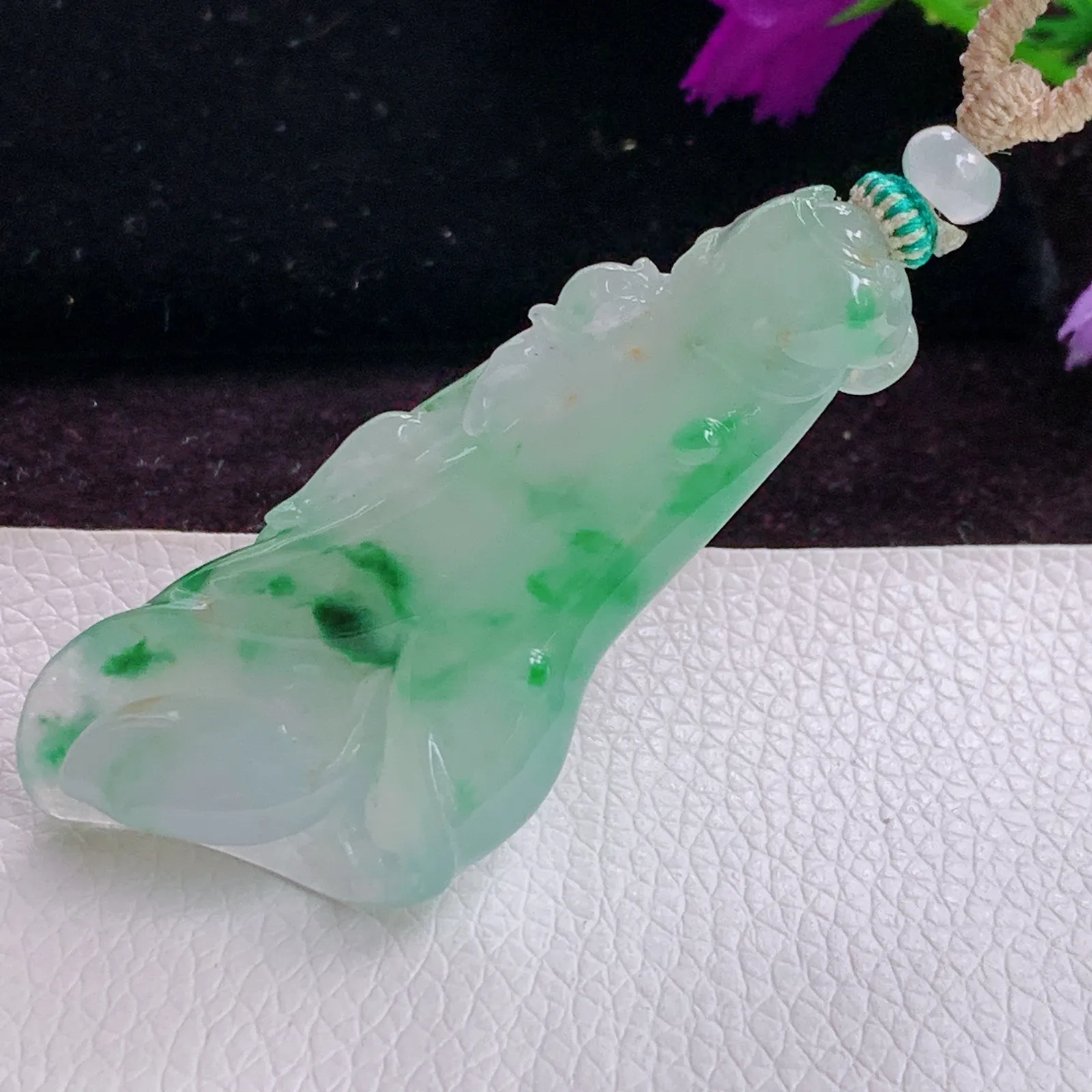 mut实拍57*24*8天然翡翠精雕冰飘花冰清玉洁 玉兰花玉吊坠 玉挂件