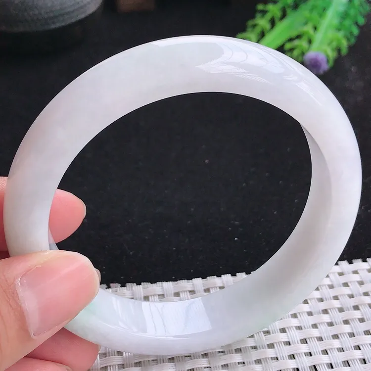 自然光62/14.1/9老坑秀气冰润月光白大圈口手镯翡翠玉镯收藏美人镯