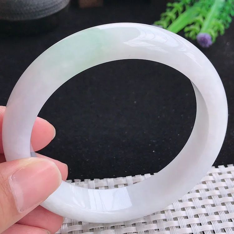 自然光62/14.1/9老坑秀气冰润月光白大圈口手镯翡翠玉镯收藏美人镯