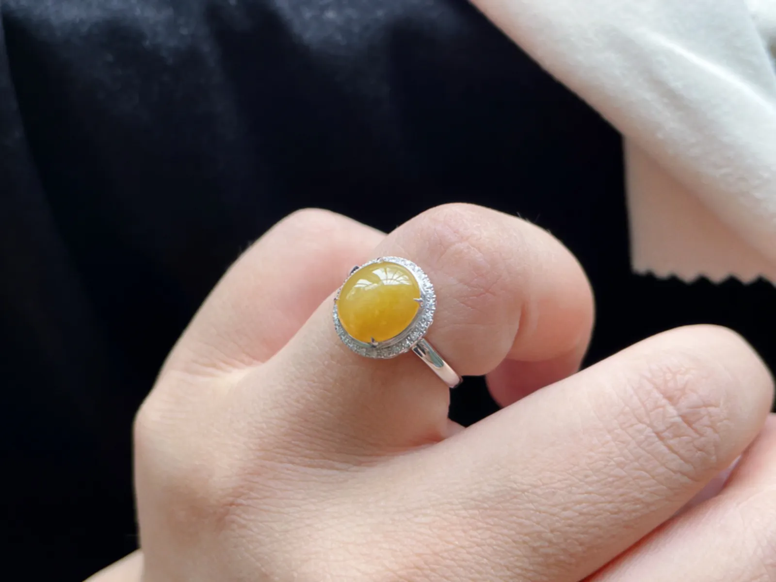 18K 黄翡·蛋面戒指

裸9.5-9-4.5