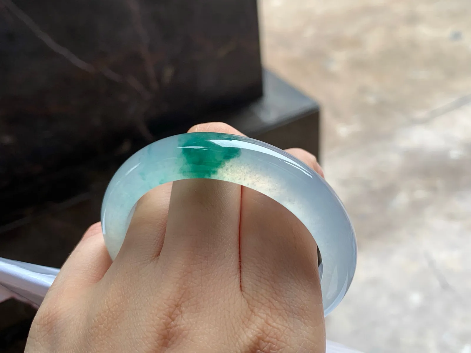冰种飘花手镯
种老52.2/12.6/8.7mm