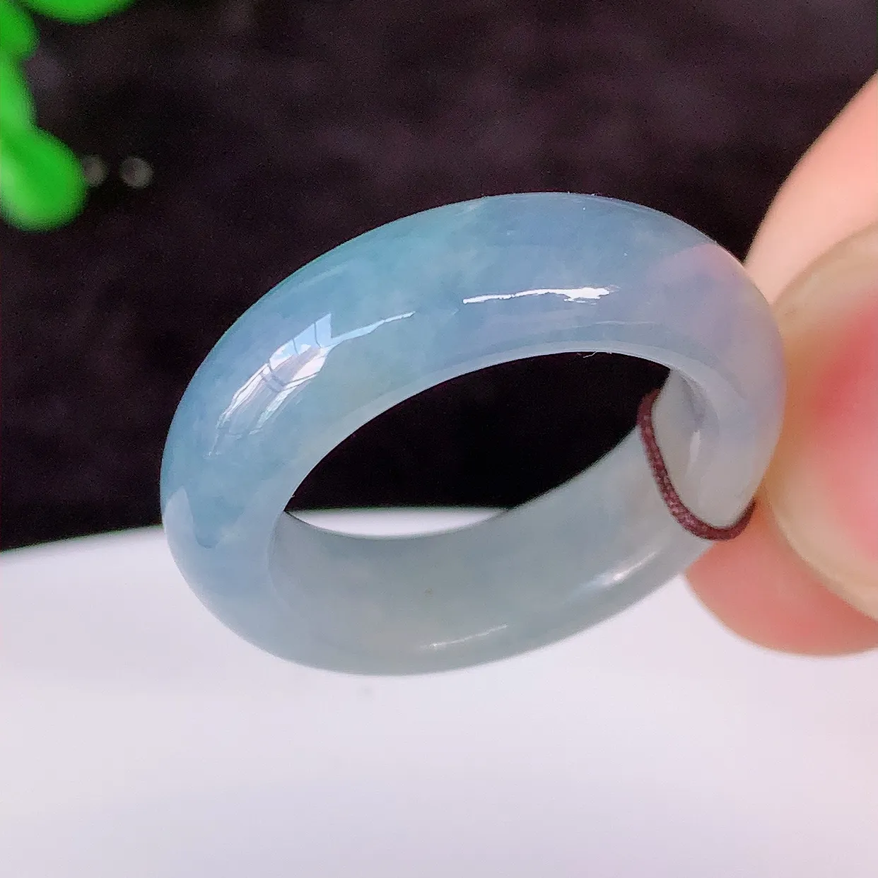 自然光实拍，17.3mm内径翡翠指环，玉戒指，玉质莹润，好精美好冰润的指环，15圈口，上手纤巧！#3.1