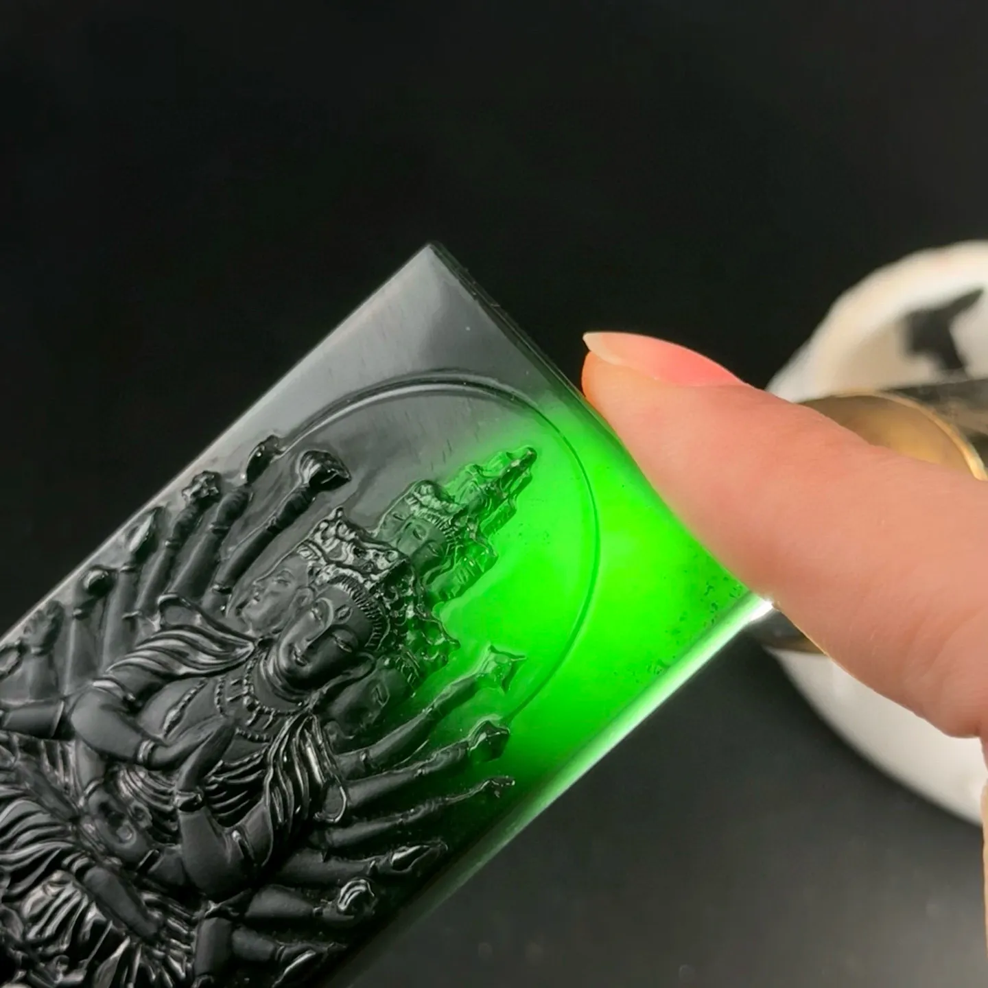 精品墨翠千手观音 种好色正 黑度极好 打灯通透 油性十足 尺寸60.4
