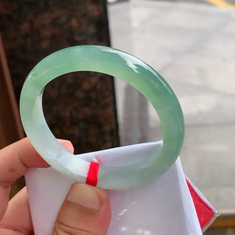 正圈高冰油绿 无瑕 尺寸:54.1/10.4/7.4 种色兼备