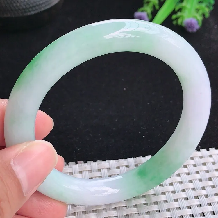 自然光56/9.9/10.2老坑秀气冰润飘阳绿圆条手镯翡翠玉镯收藏美人镯