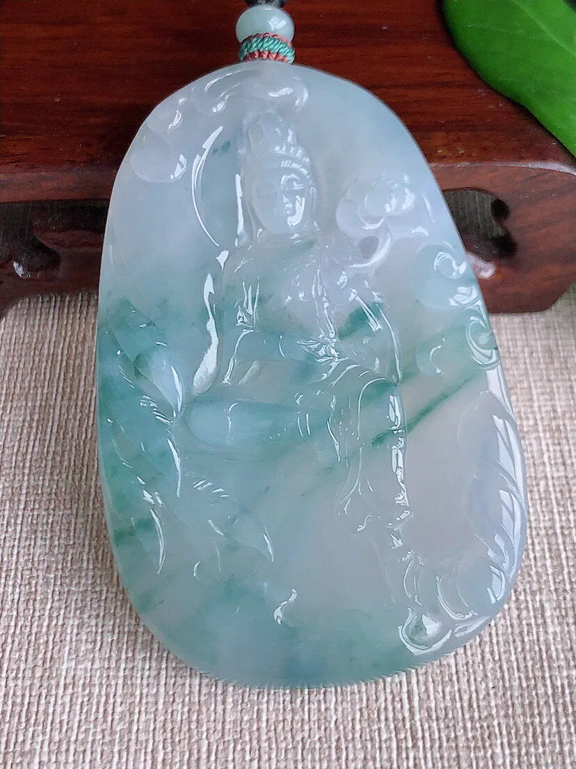 a货翡翠老坑冰种飘花大势至菩萨吊坠 尺寸69.8×43.8×5.6mm 重量46.04g 0702