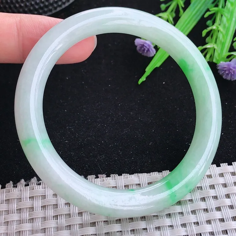 自然光53.5/8.4/8.9老坑冰润飘阳绿圆条手镯翡翠玉镯收藏美人镯
