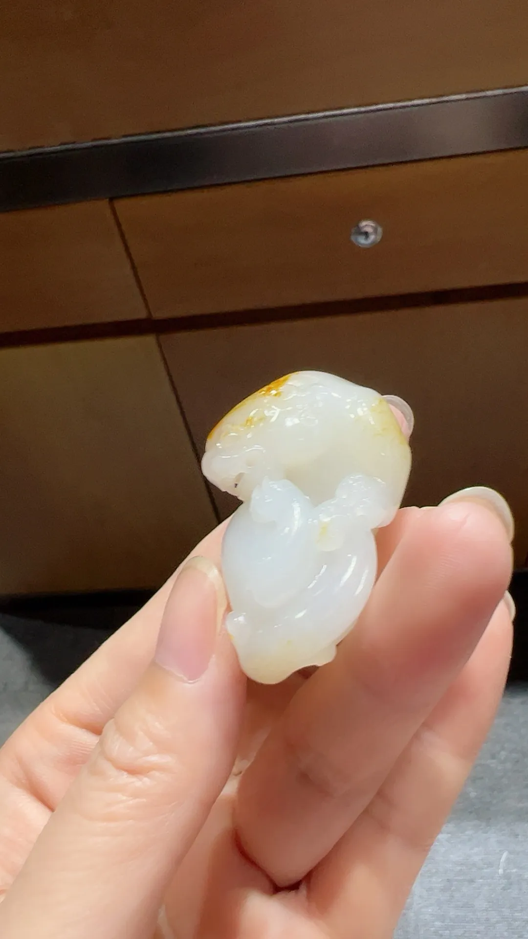 籽料｜黄皮白肉｜貔貅

重34.8克 尺寸41.5*25.5*25.7m m