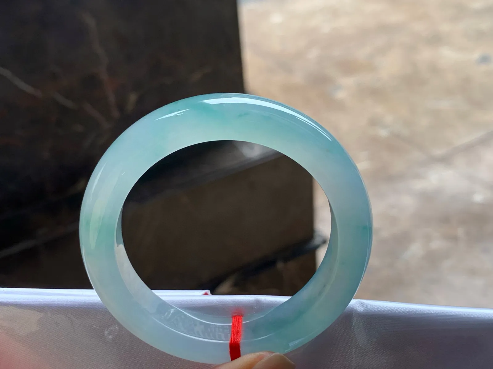 冰种飘花手镯
清爽52.7/12.7/9.7mm