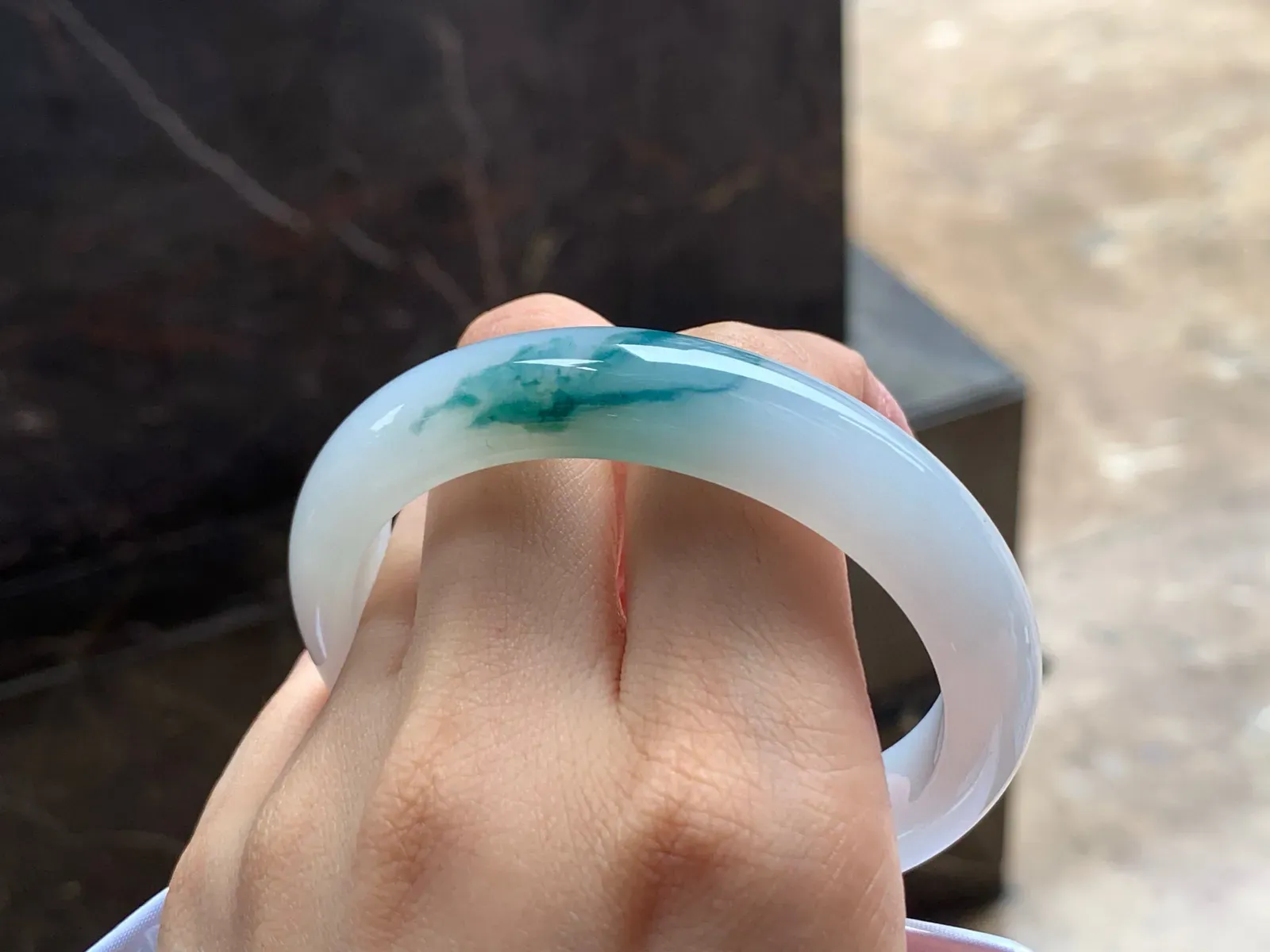 飘花手镯
水润56/12/8mm