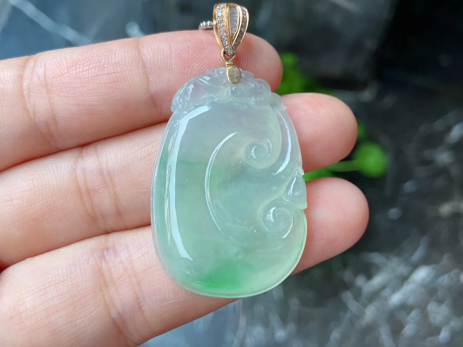 冰种飘绿如意吊坠 尺寸39-26.9-5.8毫米