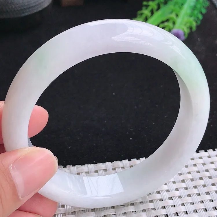自然光62/14.1/9老坑秀气冰润月光白大圈口手镯翡翠玉镯收藏美人镯