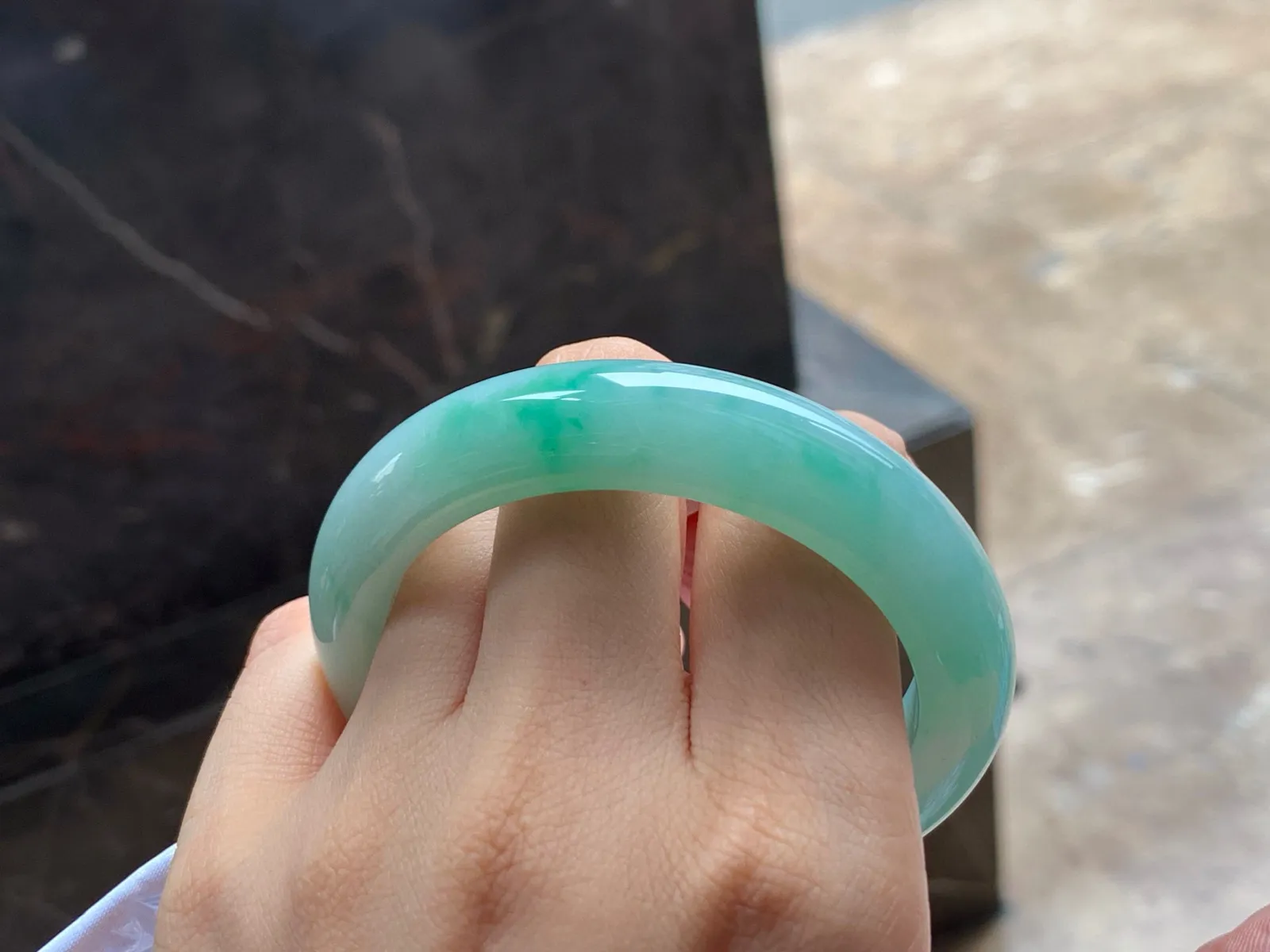 带色手镯
细腻清爽 52.5/12/9mm