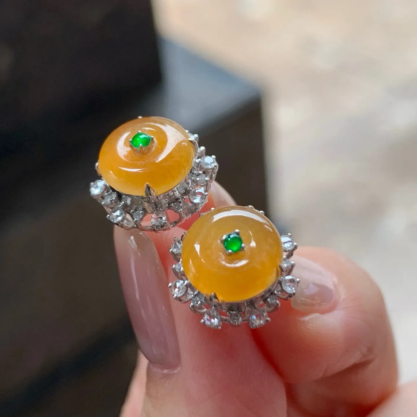 冰种黄翡耳钉
真金镶嵌 精致