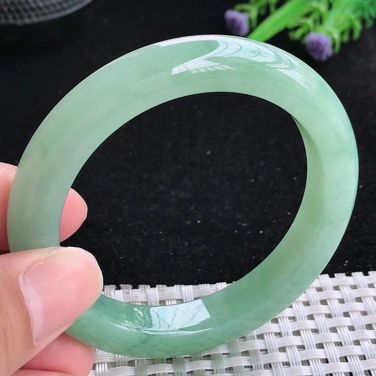 自然光54/10.2/9.1老坑冰胶水灵冰晴满绿手镯翡翠玉镯收藏美人镯