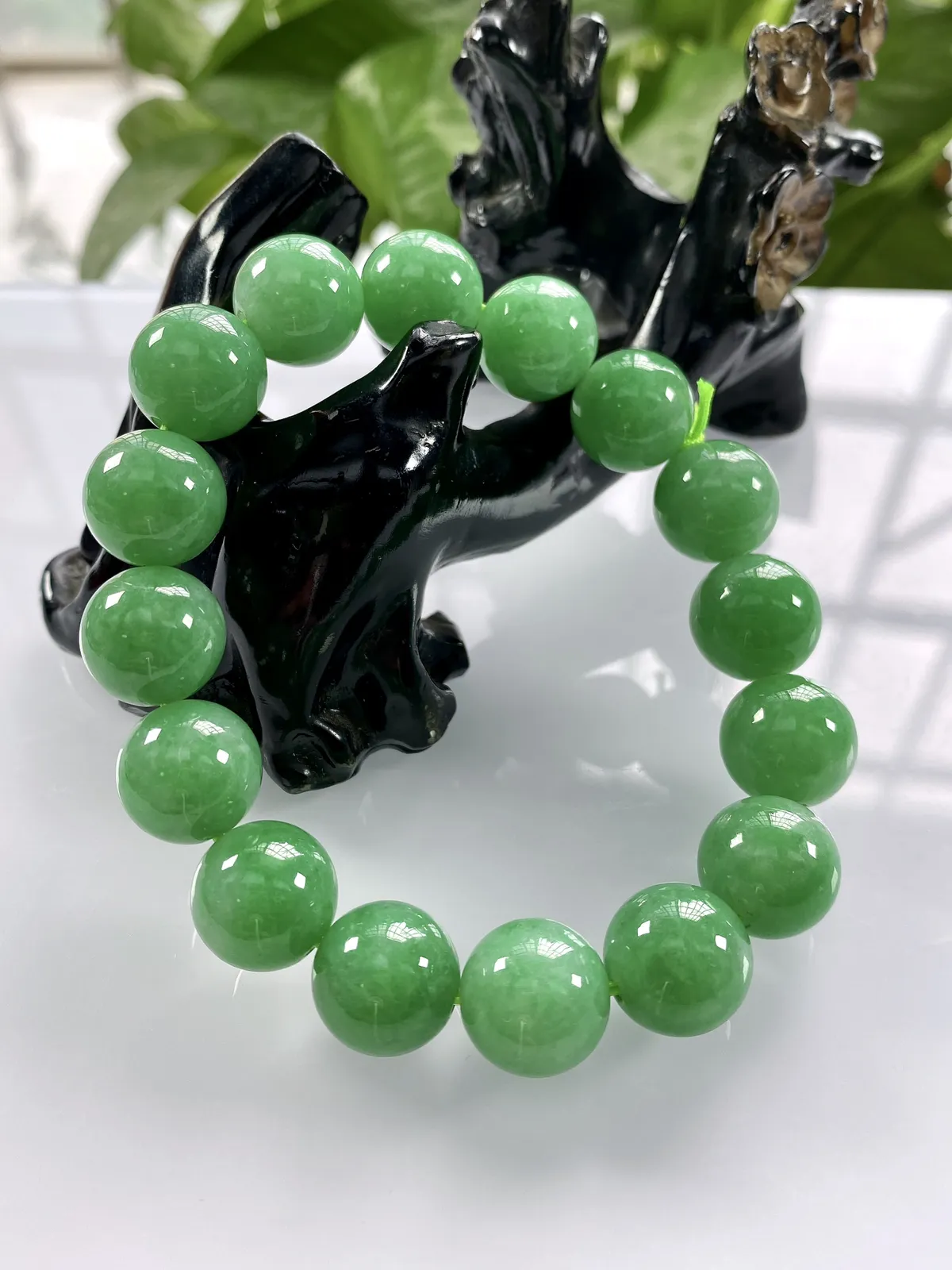 缅甸天然翡翠A货，卡13冰润满绿豆阳绿圆珠手串手链，尺寸：13mm/16颗，重量：60.65g