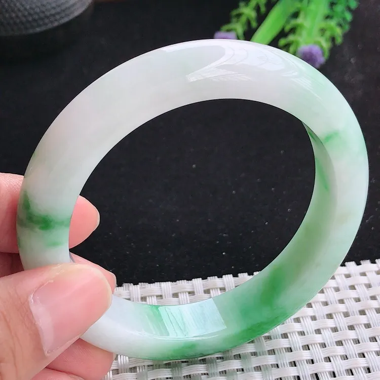 自然光58.5/13/9.4老坑精美温润飘阳绿手镯翡翠玉镯收藏美人镯
