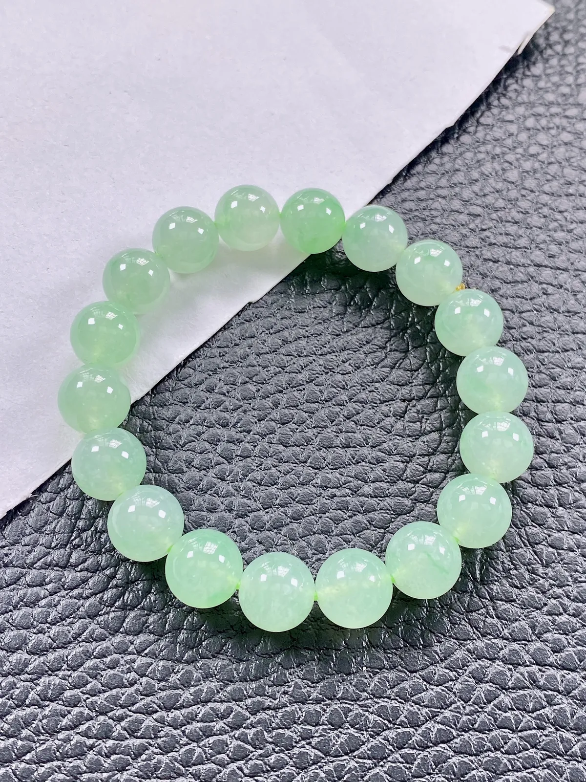 缅甸天然翡翠A货，高冰种起光起胶晴绿底飘阳绿圆珠手串手链，尺寸：11mm/18颗，重量：42.00g