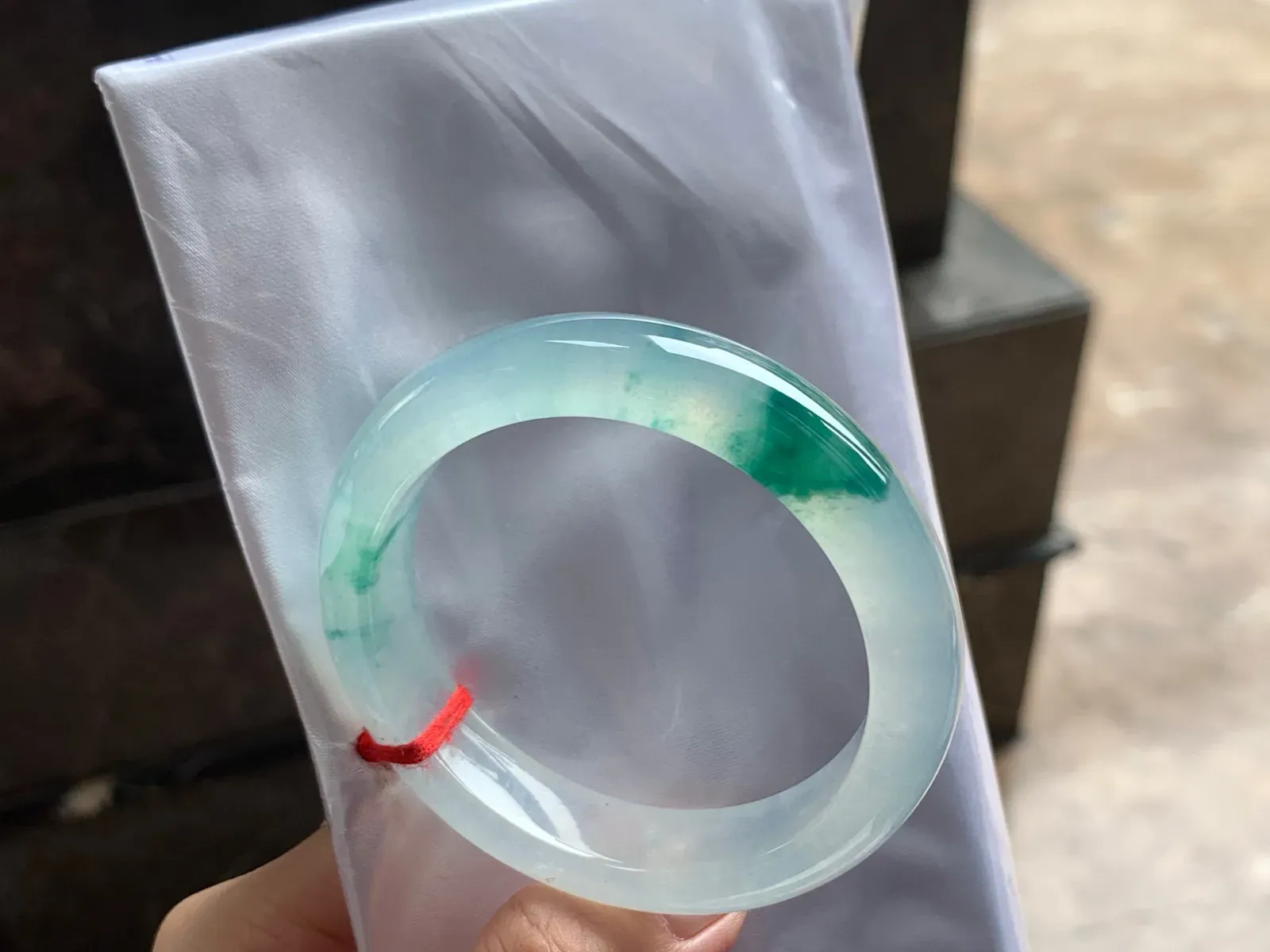 冰种飘花手镯
种老52.2/12.6/8.7mm