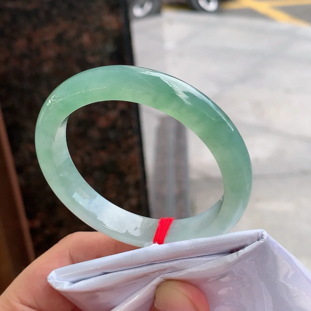 正圈高冰油绿 无瑕 尺寸:54.1/10.4/7.4 种色兼备