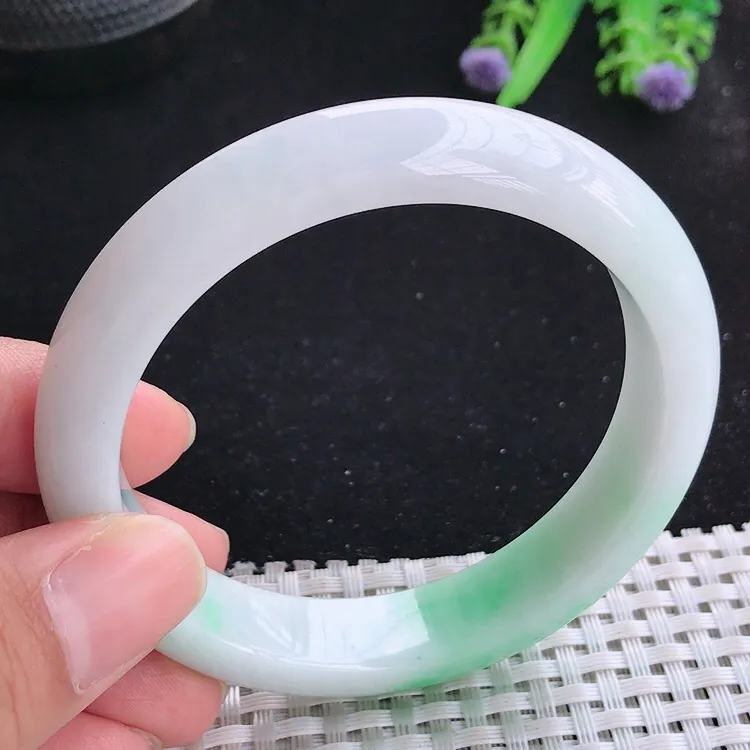 自然光58/12.8/8.4老坑秀气温润飘绿手镯翡翠玉镯收藏美人镯