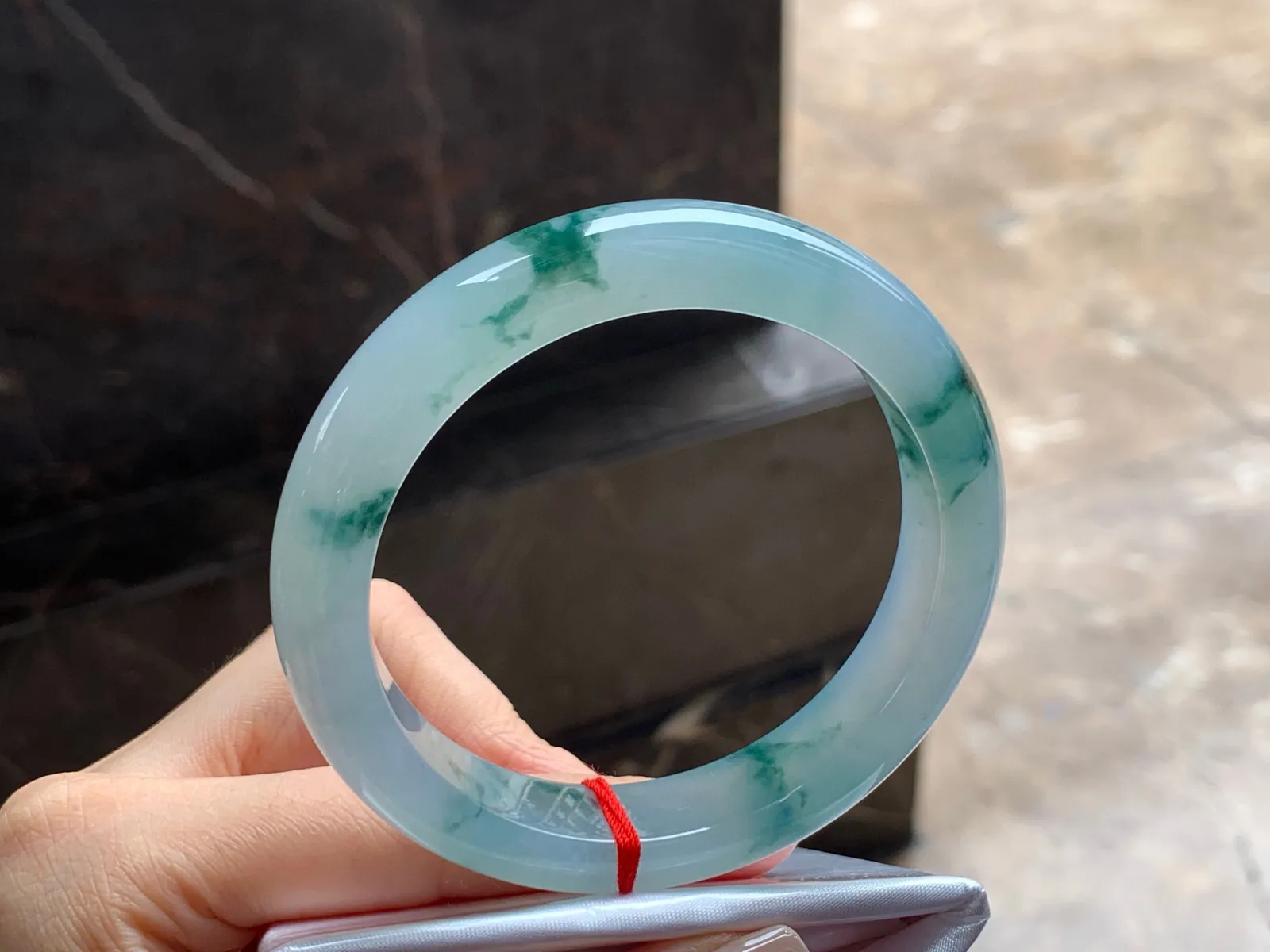 冰飘花手镯
水润 57.5/12.5/9mm