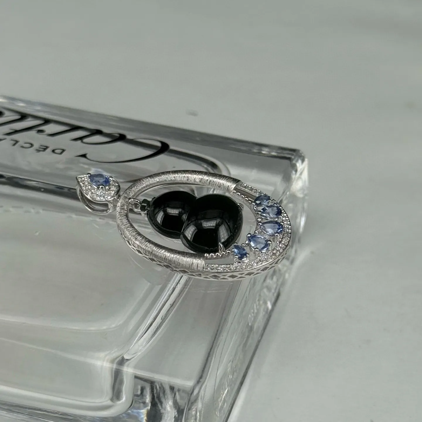精品18k墨翠葫芦吊坠 种好色正 黑度极好 打灯通透 尺寸34.7