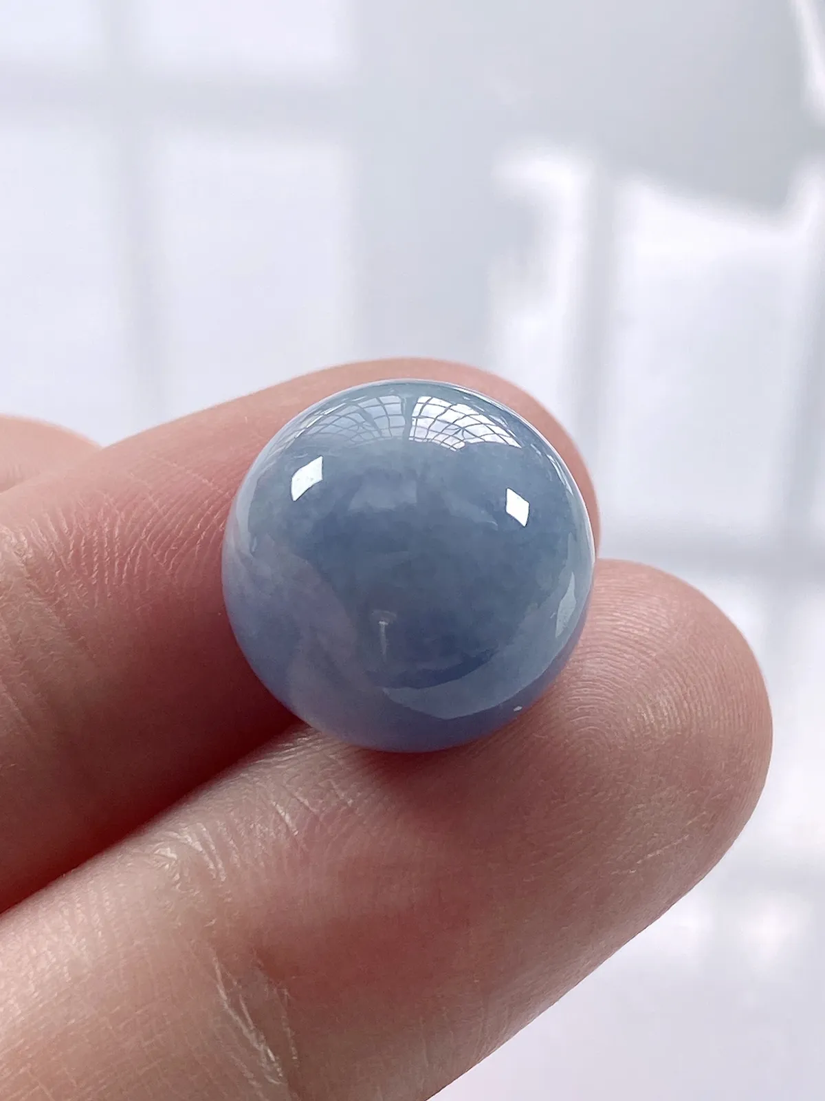 缅甸天然翡翠A货，大卡15.6冰润紫罗兰大圆珠单珠一颗，尺寸：15.6mm/1颗，重量：6.73g，没打孔。