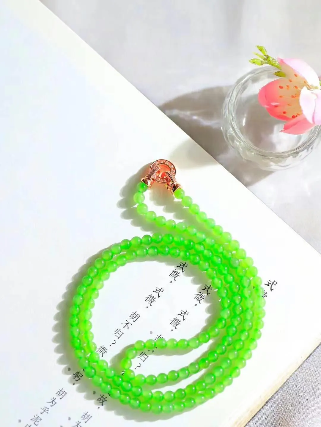 【珠圆玉润.项链】

精品和田玉碧玉珠圆玉润项链 玉质温润细腻  整串打磨圆润，佩戴舒适。珠珠落玉盘