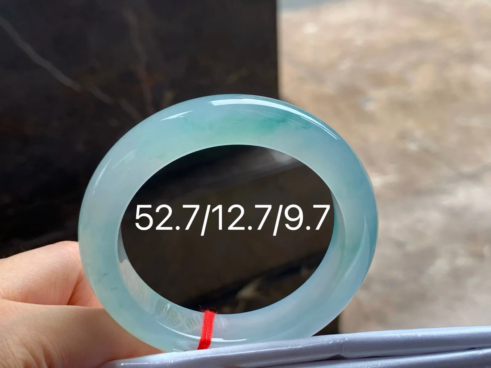 冰种飘花手镯
清爽52.7/12.7/9.7mm