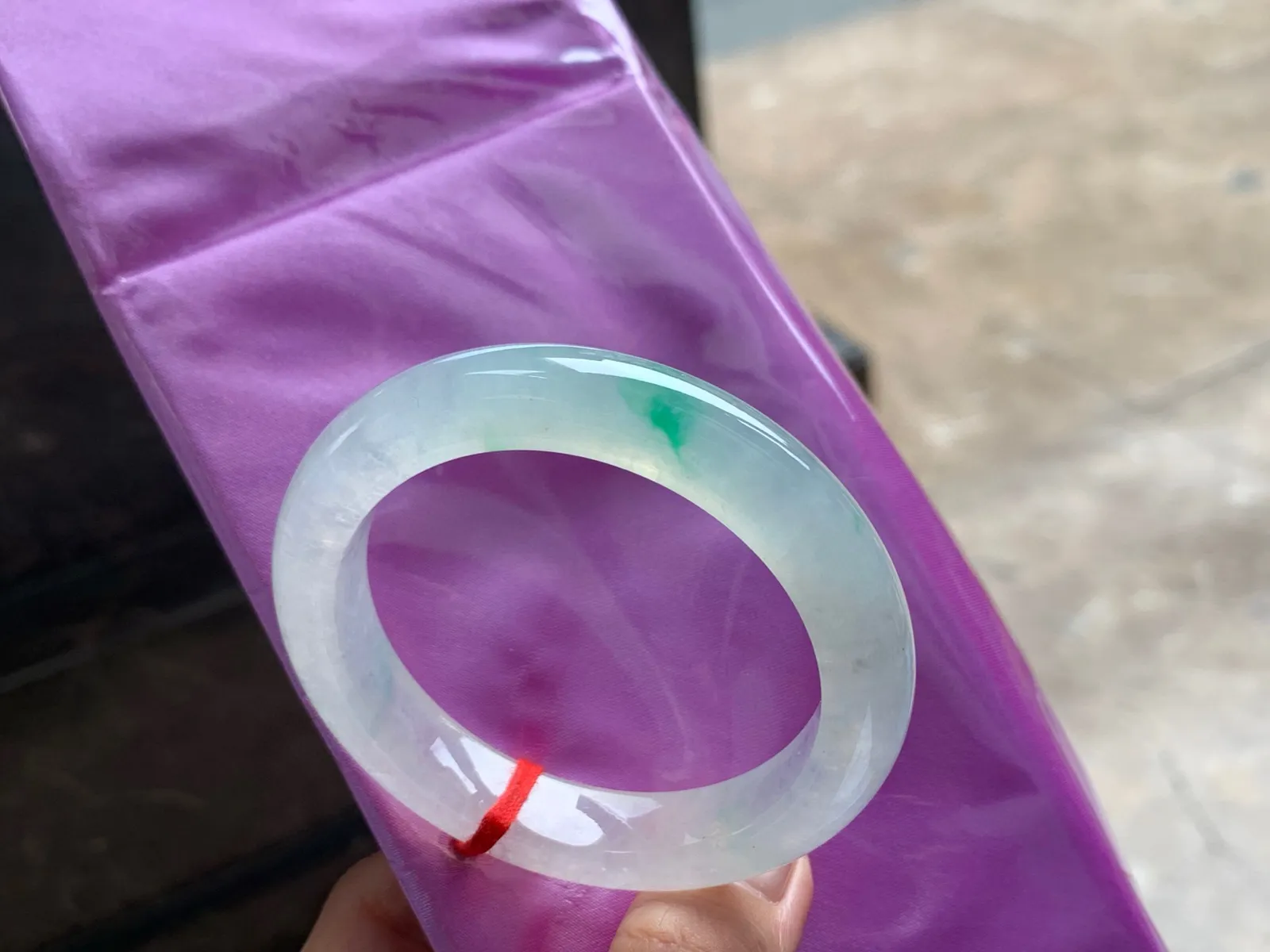 冰种飘色手镯
种老水足 51.2/10.7/9mm