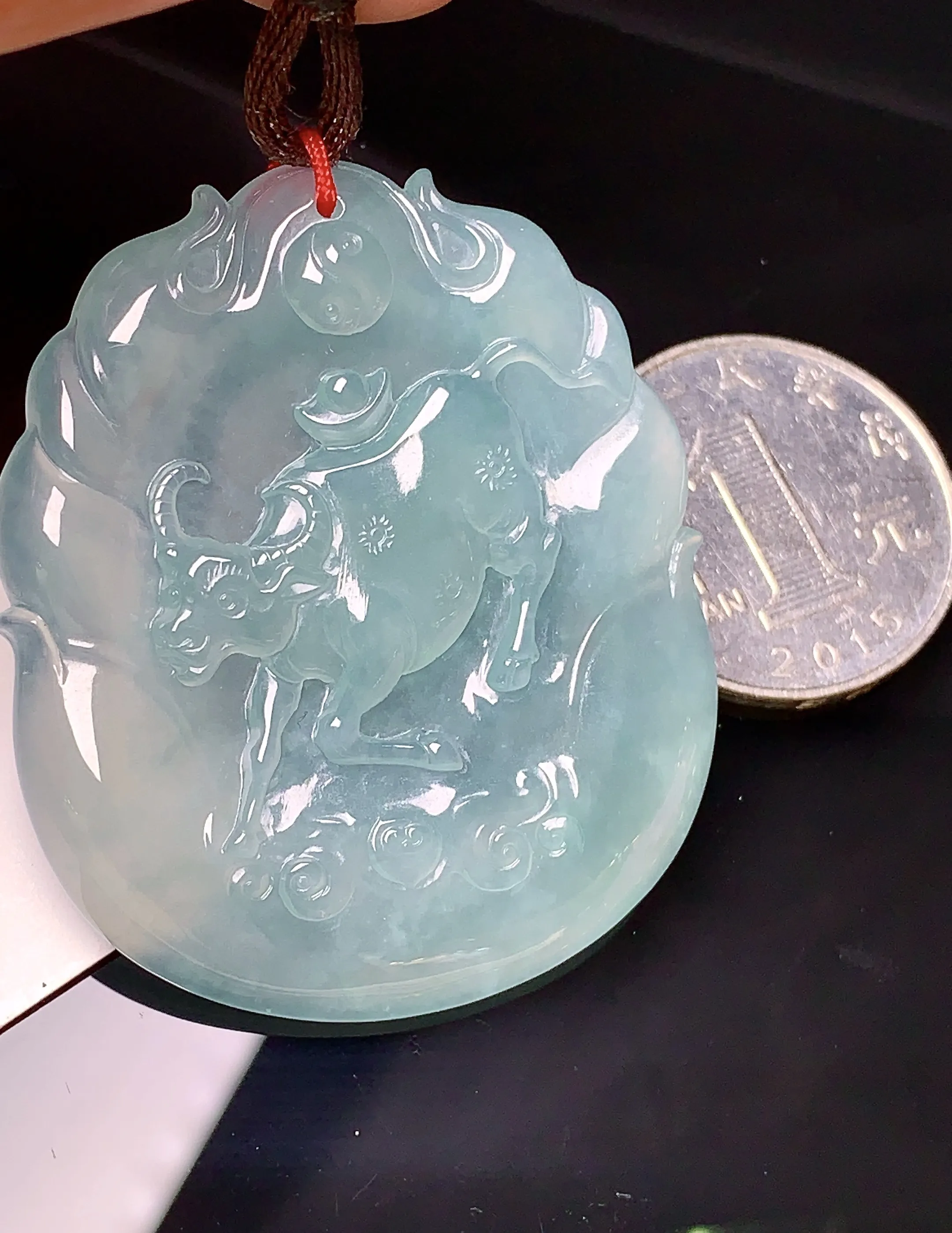 生肖牛牌吊坠 玉质细腻 色泽艳丽 整体尺寸47.5*40*4.8