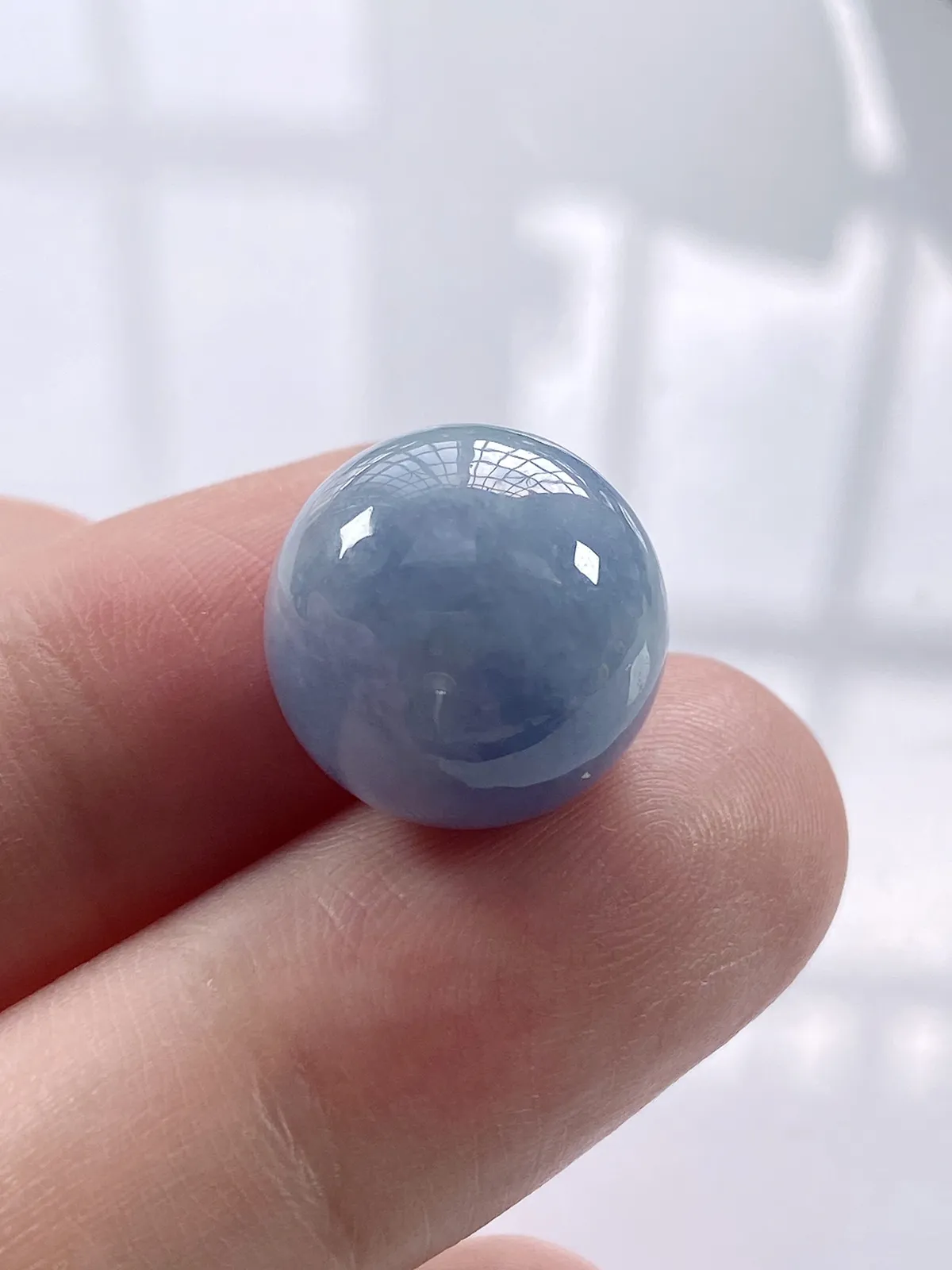 缅甸天然翡翠A货，大卡15.6冰润紫罗兰大圆珠单珠一颗，尺寸：15.6mm/1颗，重量：6.73g，没打孔。