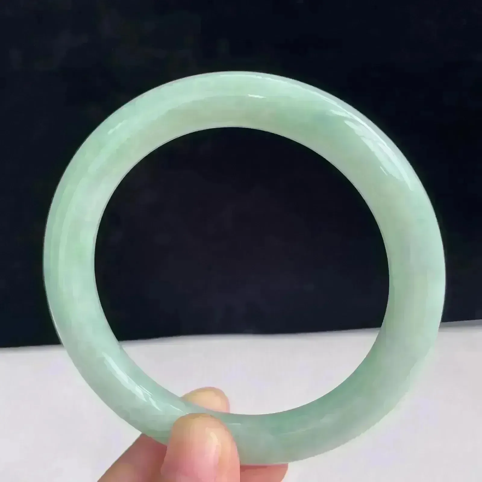 56圈飘绿玉镯翡翠A货苹果绿好种色手镯44.16 g