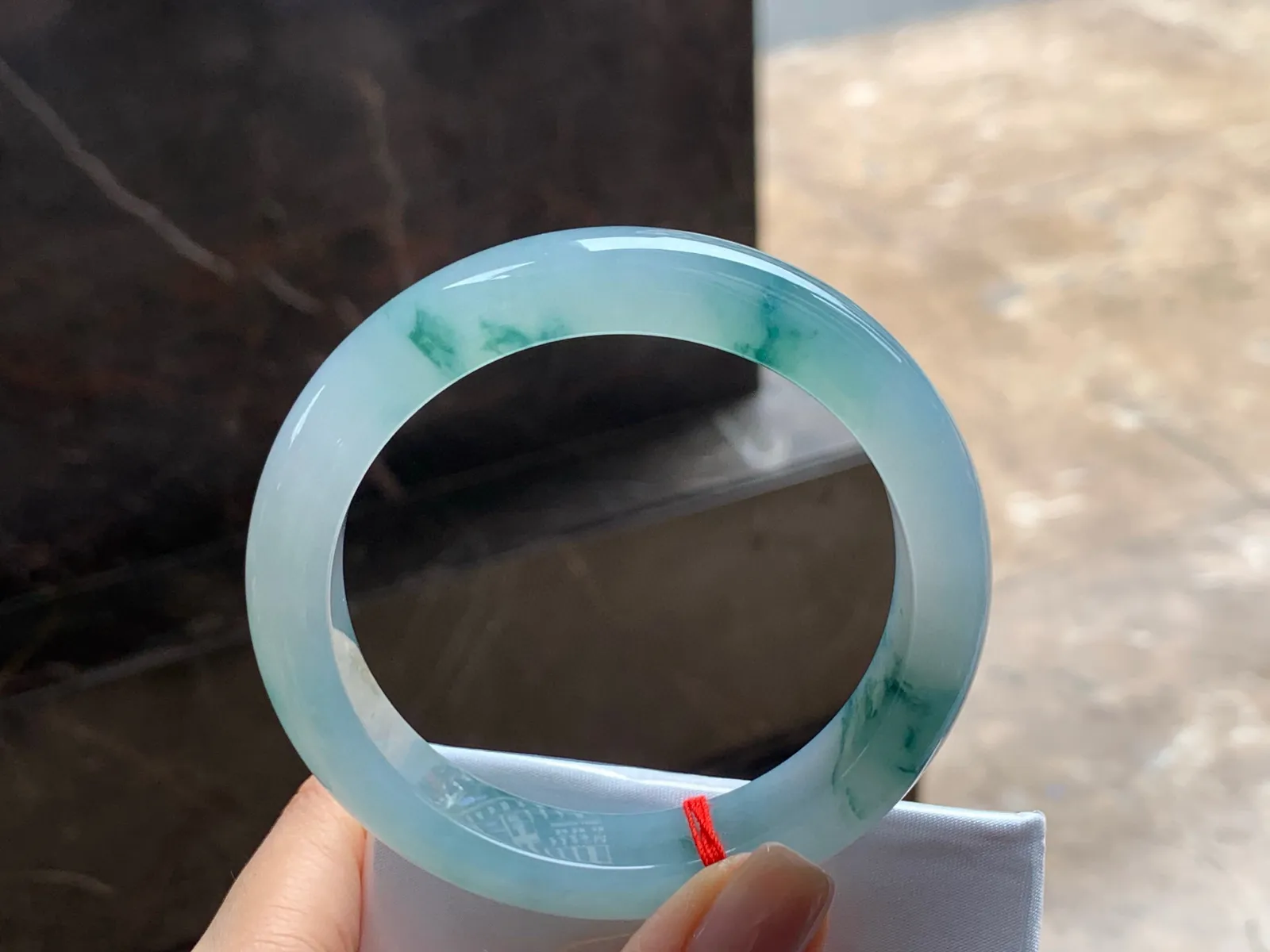 冰飘花手镯
水润 57.5/12.5/9mm