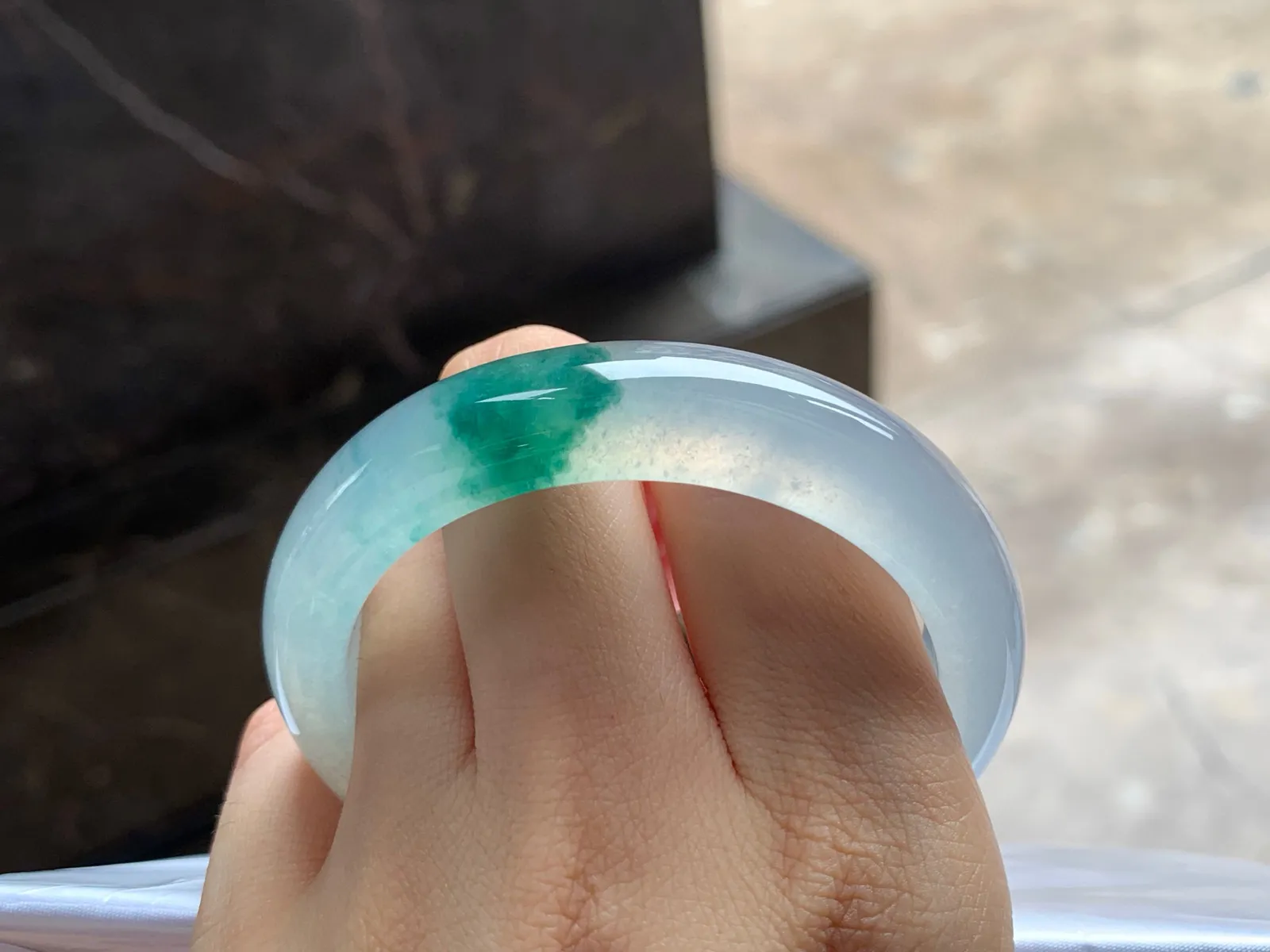 冰种飘花手镯
种老52.2/12.6/8.7mm